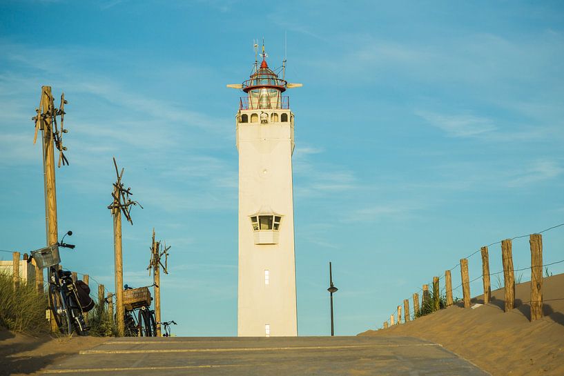 Vuurtoren aan de kust van Noordwijk van Marcel van den Bos