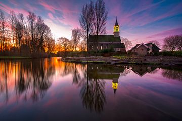 Church in reflexions van Marc Hollenberg