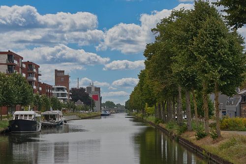 Liggen aan de zijkant van het kanaal de Zuid-Willemsvaart