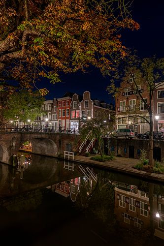 Façades de l'horloge sur le canal Oudegracht d'Utrecht