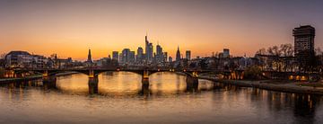 Frankfurt am Main - Panorama bij zonsondergang