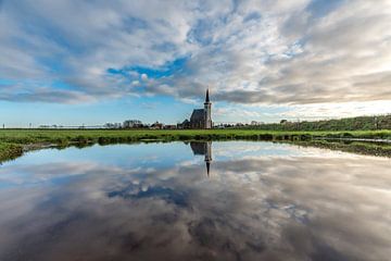 Texel Den Hoorn overdag spiegel effect door waterkolk van Texel360Fotografie Richard Heerschap