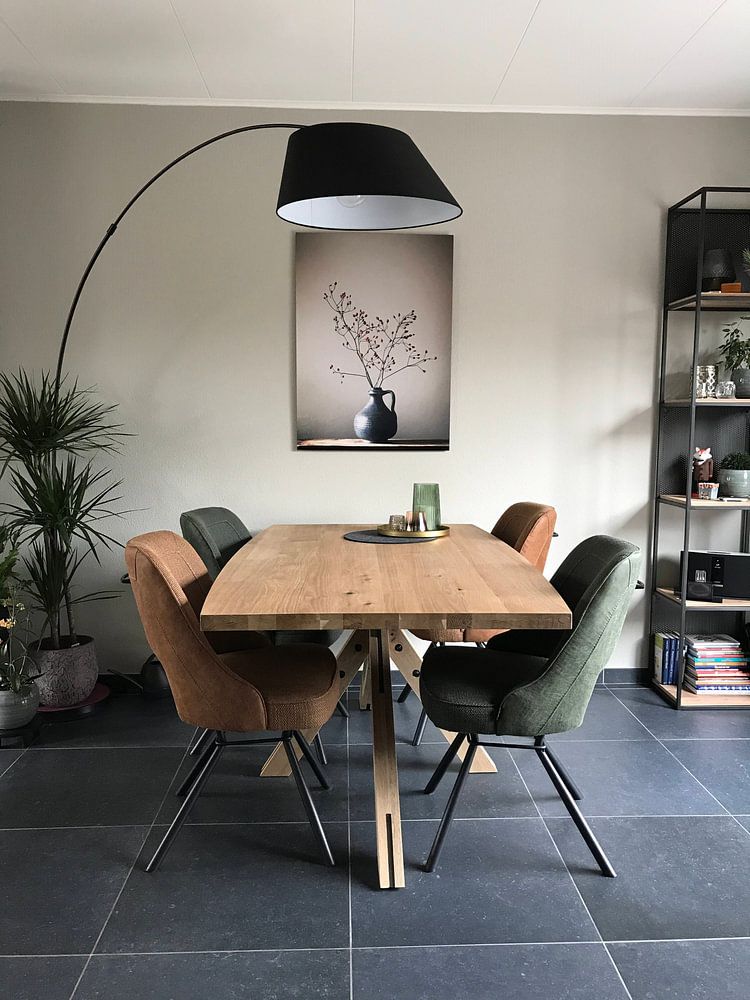 Vase bleu aux baies  par Karin Bazuin 