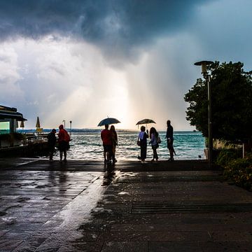 Regen und Sonnenschein, in Farbe und Quadrat von de buurtfotograaf Leontien