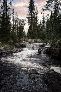Der Zauber von Fjätfallen | Ein malerischer Wasserfall in Dalarna, Schweden