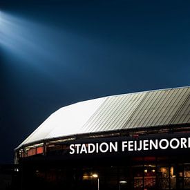 Stadion de Kuip in de avond verlicht van Edwin Muller