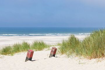 Summer beach scene by Hilda Weges