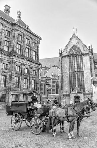 Paard en wagen op de Dam in Amsterdam.