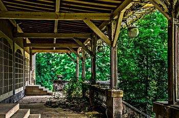 Verlaten veranda RawBird Photo's Wouter Putter