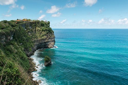 Turquoise Blue Ocean at the Uluwatu Tempe