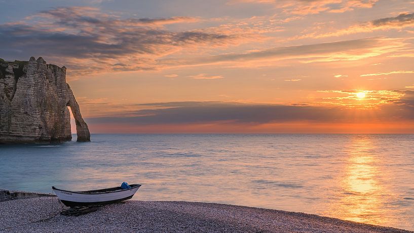 Sonnenuntergang am Strand von Etretat, Normandie, Frankreich von Henk Meijer Photography