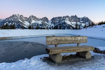 Alpengloren bij de Wilder Kaiser met Astbergsee, Going, Tirol, Oostenrijk van Animaflora PicsStock