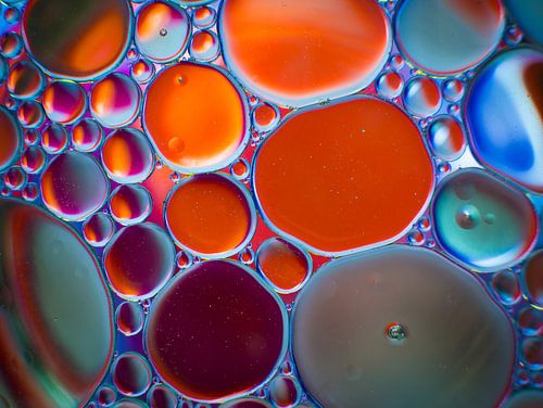 Abstracte Fotografie - Olie op Water in Rood, Blauw,