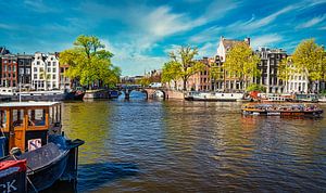 Boote auf der Amstel in Amsterdam