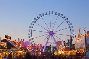 Riesenrad  auf dem Bremer Freimarkt bei Abenddämmerung, Bremen, Europa