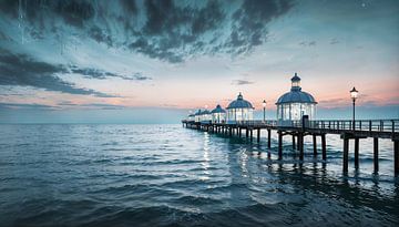 Licht aan de Horizon – Paviljoens boven de Zee van Retrotimes