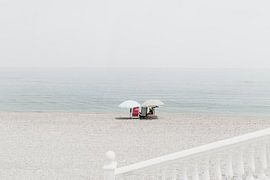 Sommerlaune am Strand Andalusiens | Minimalistisches Strandfoto aus Spanien von Funky Lemons