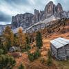 Berghut op de Gardena Pas in Zuid-Tirol van Steffen Peters