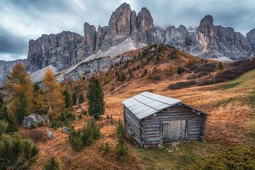 Mountain hut on the Gardena Pass in South Tyrol