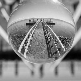 Échafaudage au monument sur l'Afsluitdijk sur Tiny Hoving-Brands