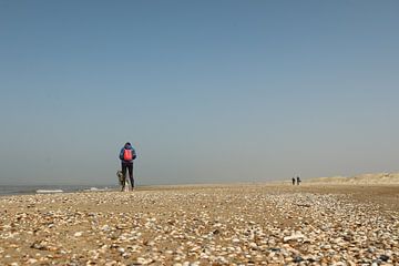 Een bijna leeg strand van Pim van der Horst