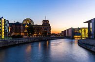 Le bâtiment du Reichstag sur la Spree au coucher du soleil par Frank Herrmann Aperçu