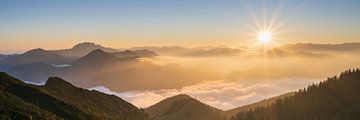 Een zonnig herfstpanorama bij Herzogstand van Daniel Gastager