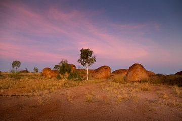 Sunset at Karlu Karlu by Joyce van Dijk Fotografie - fotografiekunst vanuit m'n