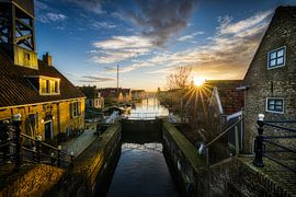Zonsondergang boven Hindeloopen in Friesland van Bas Meelker