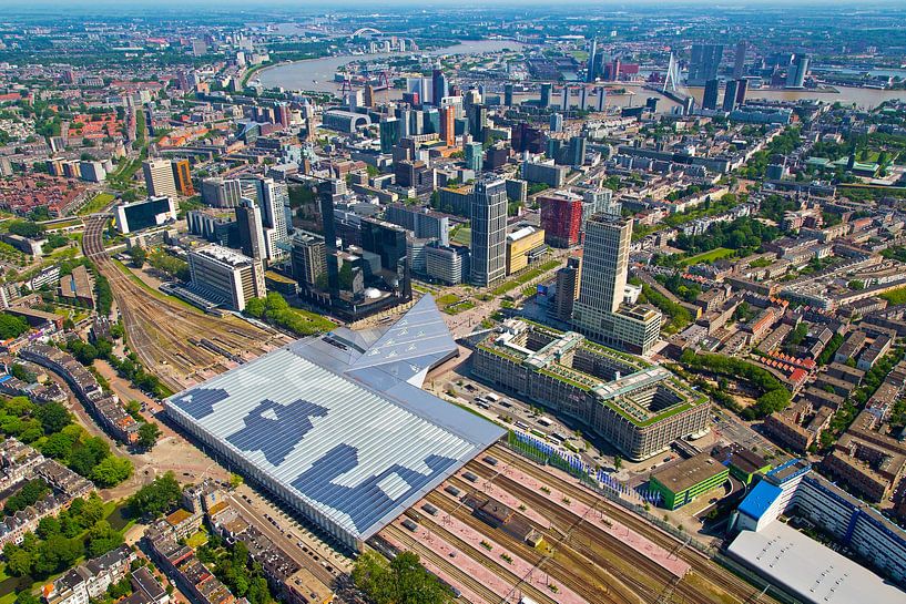 Luchtfoto centrum Rotterdam en Centraal Station van Anton de Zeeuw