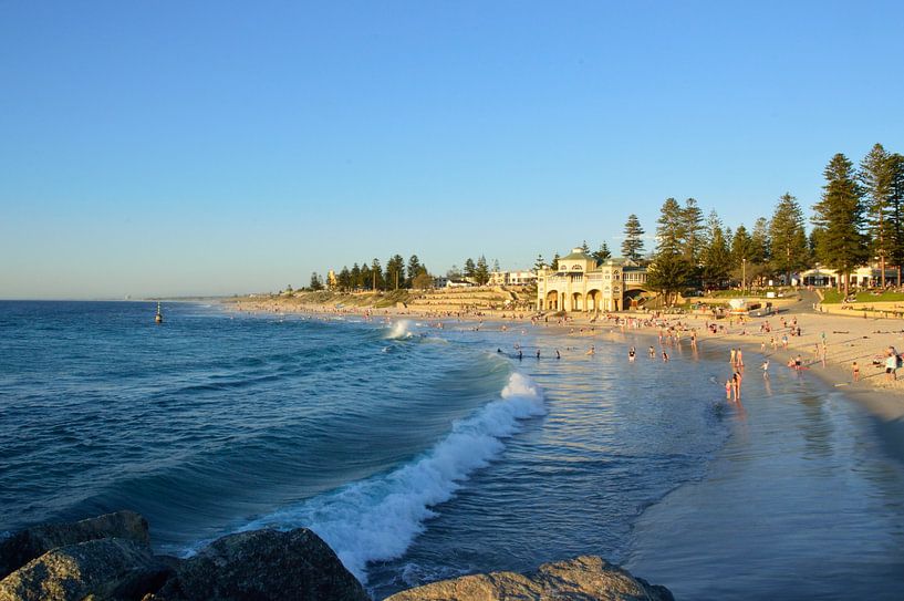 Golden hour at the beach by Frank's Awesome Travels