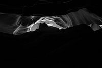 Vagues chuchotantes dans l'obscurité