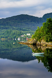 Stille an den norwegischen Fjorden von Truus Nijland