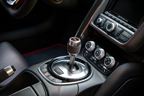 Audi R8 V10 Plus sportwagen versnellingspook