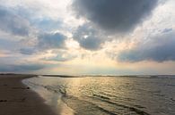 Zonsondergang aan het Noordzeestrand op Terschelling. by Evert Jan Kip thumbnail