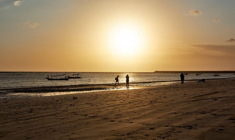 Sunset at Jimbaran Beach, Bali par Giovanni de Deugd