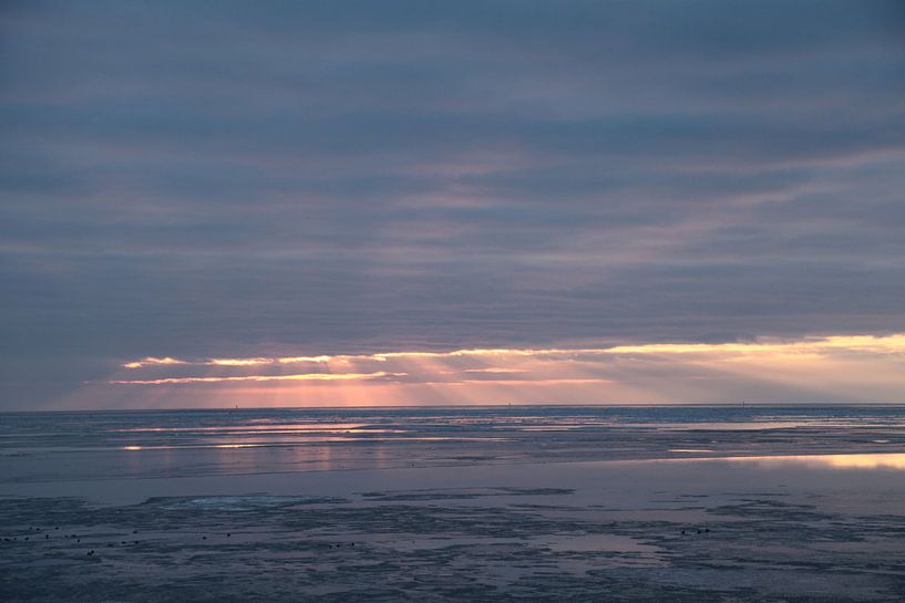 De zon achter de wolken by Fotografie Fryslân