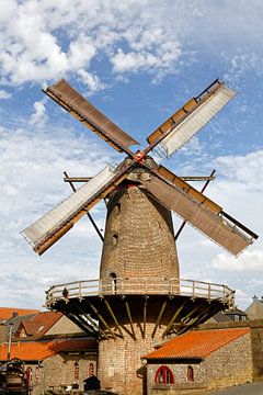 Kriemhild Mill Xanten (7-72362) van Franz Walter