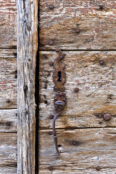 Verrostetes Schlüsselloch an Holztür von Cindy Mulder