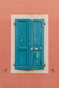 Bunte Holzfensterläden