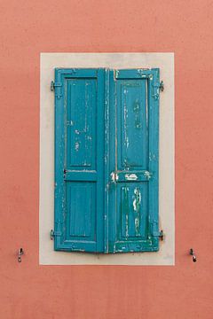 Bunte Holzfensterläden