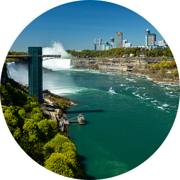 Niagara Falls between Canada and USA van Roland Brack