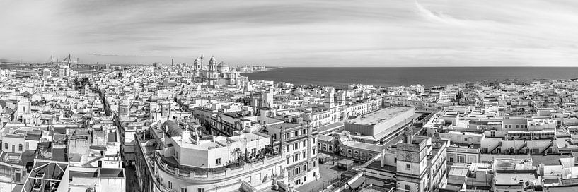 Cadiz skyline in black and white by Manfred Voss, Black-White Photography