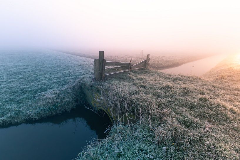 Zaun im Nebel bei Oterleek von peterheinspictures