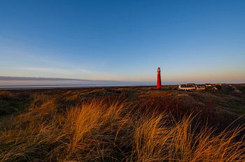Schiermonnikoog zonsondergang in de duinen bij de vuurtoren
