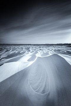 Snowdunes in the National Park Lauwersmeer in Groningen after a snowstorm in black and white. The be by Bas Meelker