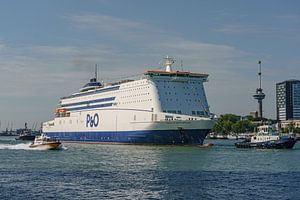 P&O "Stolz von Rotterdam" während der Welthafentage 2022. von Jaap van den Berg