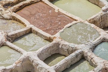 Cuves en pierre pour le tannage et la teinture du cuir au Maroc 