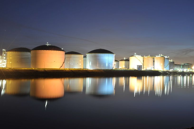 Olieopslag in Europort von Edwin Sonneveld