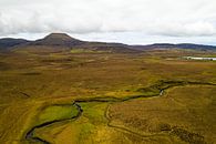Schotland: Isle-of-Sky MacLeod's Table North luchtfoto van Remco Bosshard thumbnail